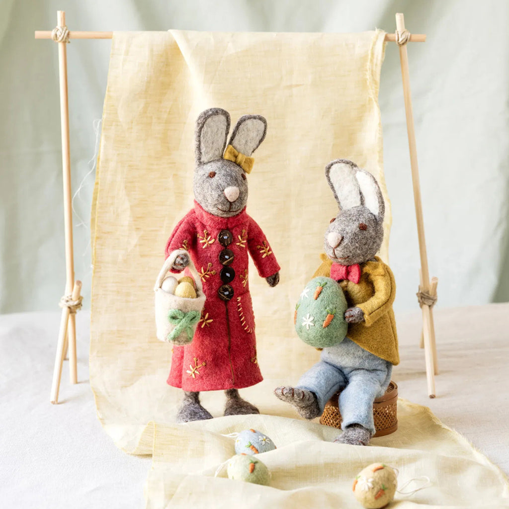 Grey Boy Bunny | Jacket & Egg | Filz-Figur