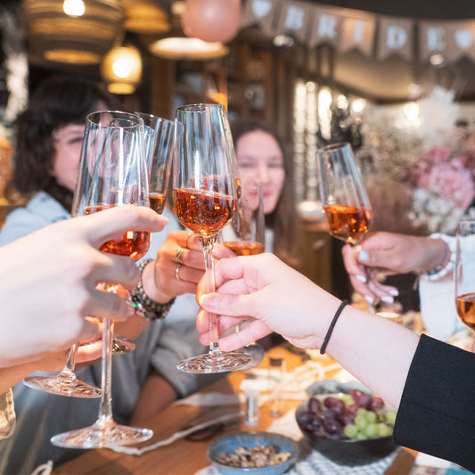 Liebesglück in voller Blüte – Haarkranz binden zum JGA