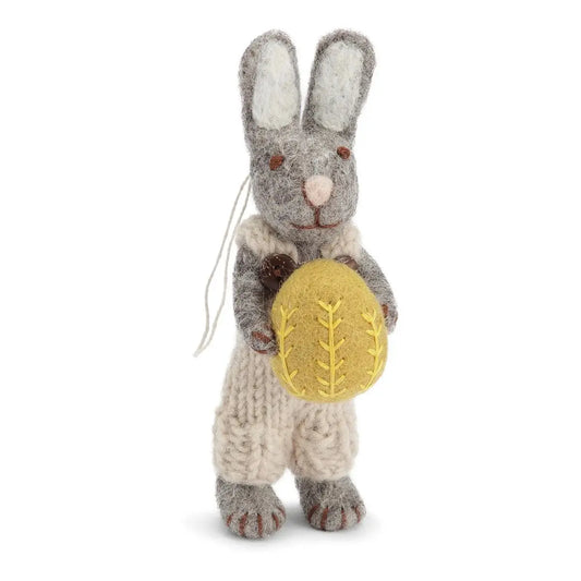 Anhänger GREY BUNNY WITH GREEN EGG - Feder&Konfetti