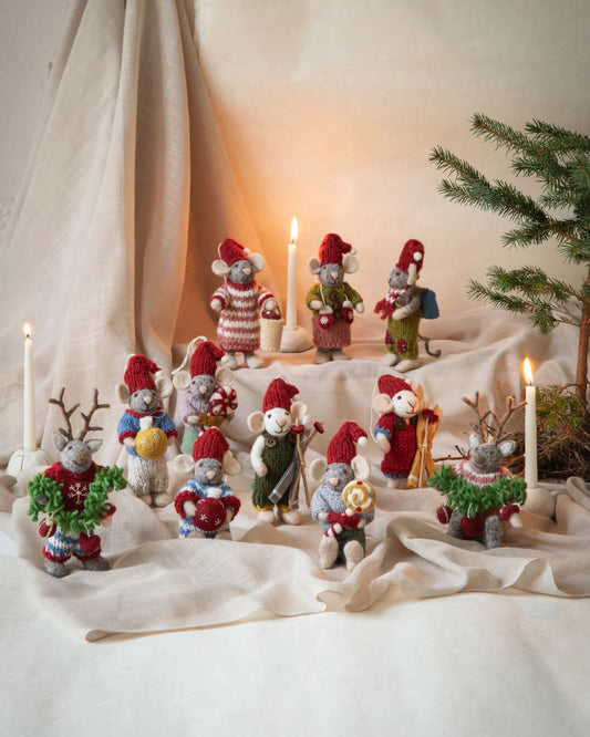 Rentier mit Girlande | Filzfigur