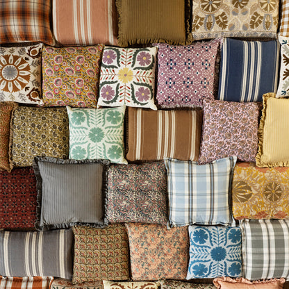 Suzani Cushion Cover | Madam Stoltz | Bestickte Kissenhülle | 3 Varianten