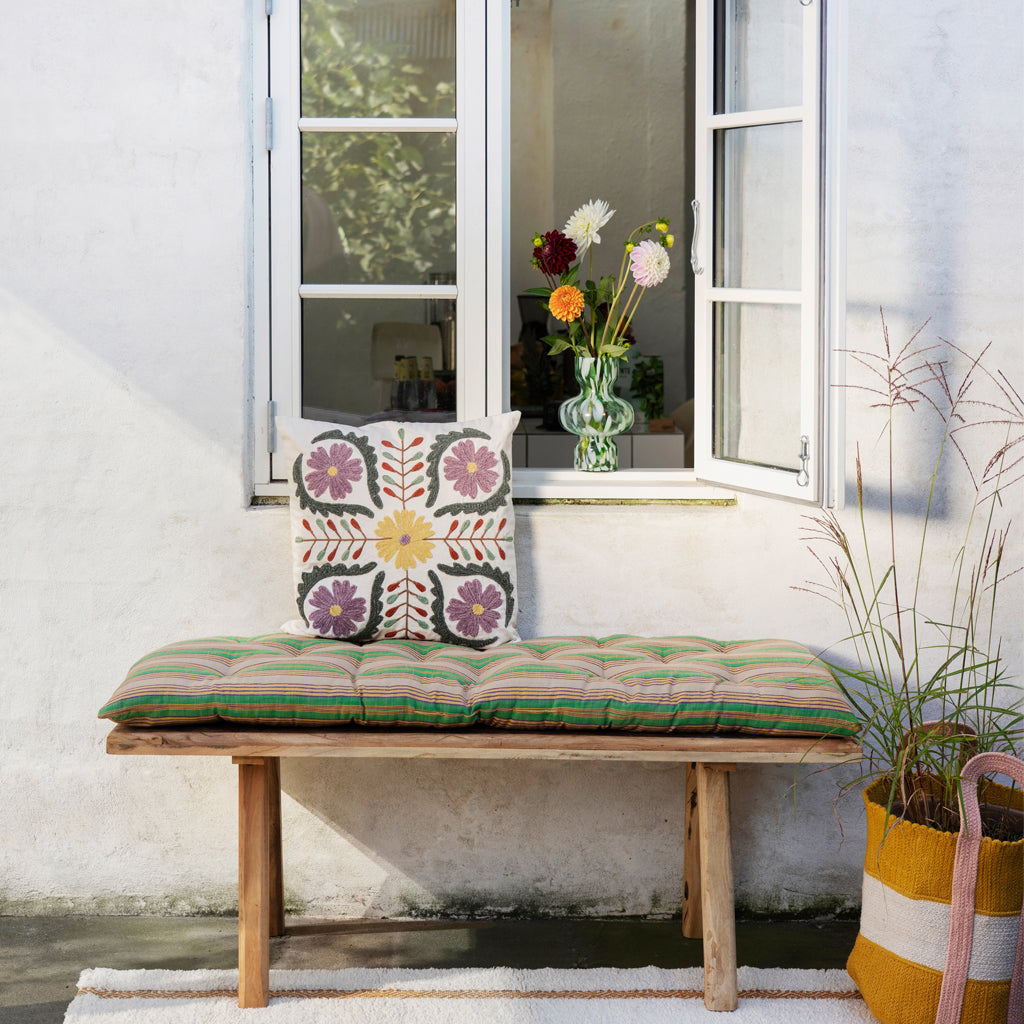 Suzani Cushion Cover | Madam Stoltz | Bestickte Kissenhülle | 3 Varianten