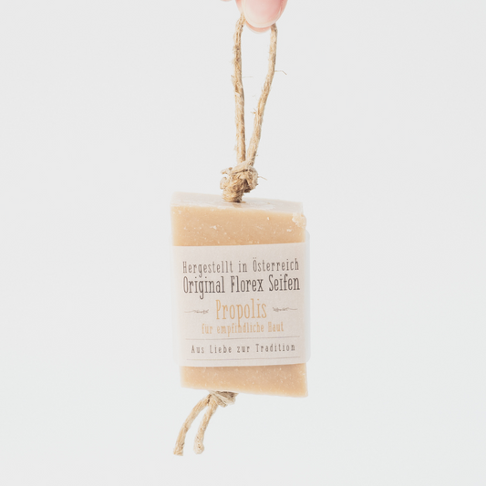 Wohlfühlzeit | Kaltgerührte Seife – hängend mit Kordel