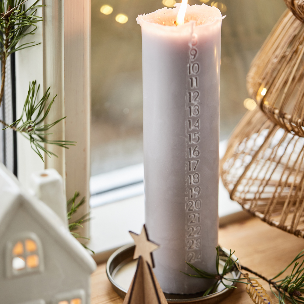 Weihnachtskerze 1–24 | geprägte Zahlen | Blockkerze