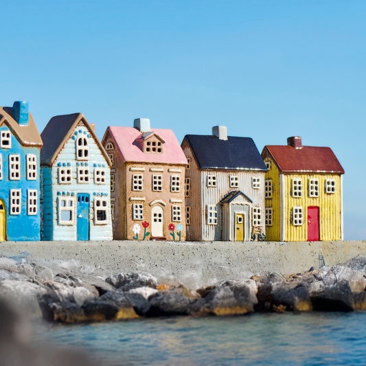 Teelichthaus Visby | Skandinavische Hygge | braune Tür | 3 Varianten