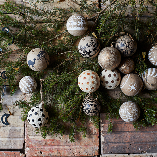 Paper Pulp Balls | Handgefertigte Papierkugeln mit Punkten | 3 Varianten