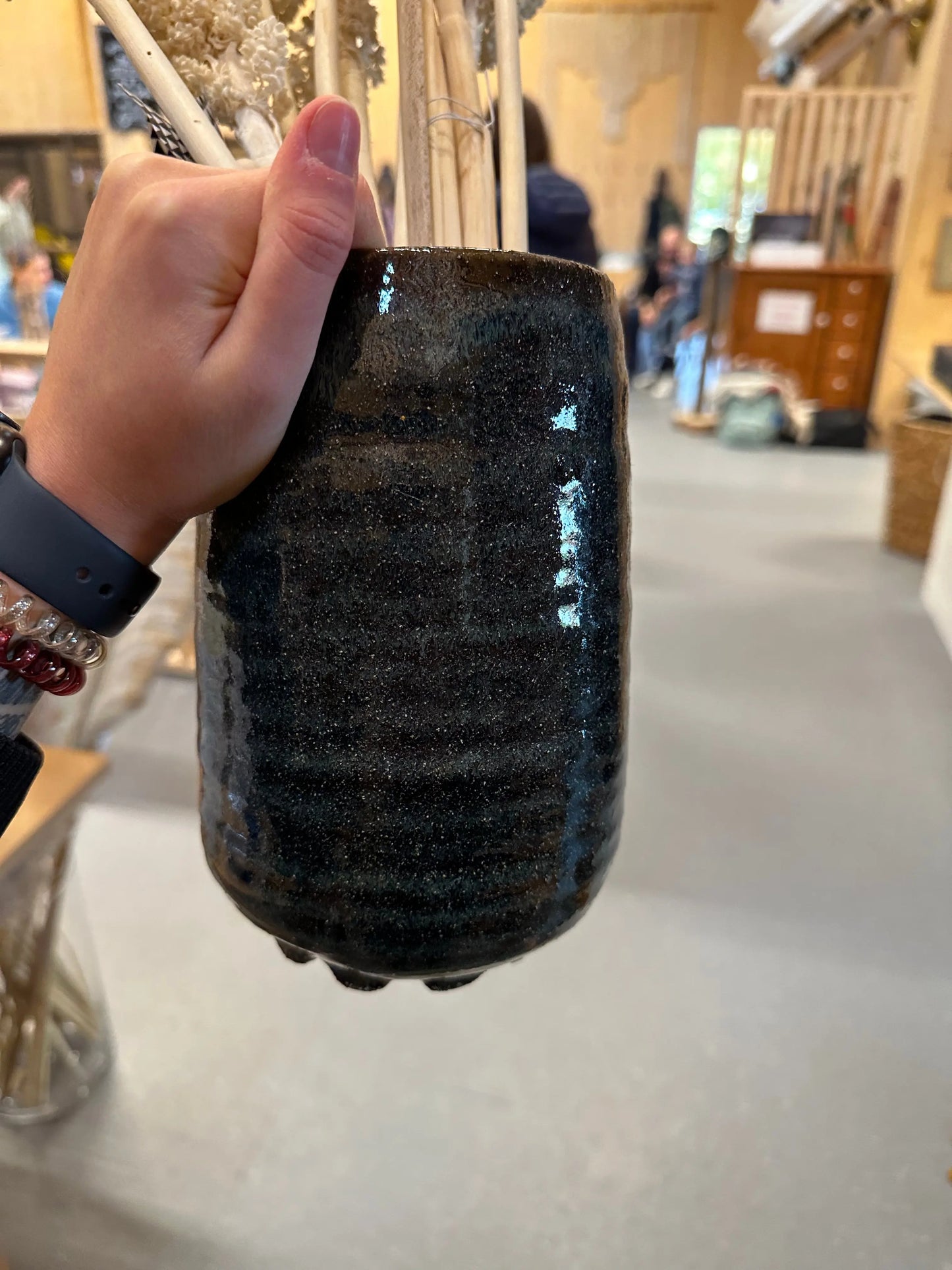 Vase schwarz lackiert Feder&Konfetti