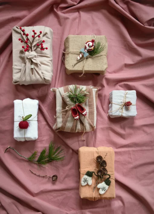 Strickpulli und Handschuhe grün | Weihnachtsdeko