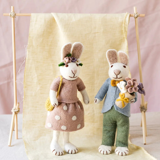 White Girly Bunny with Flower | Gry & Sif | Filz-Figur